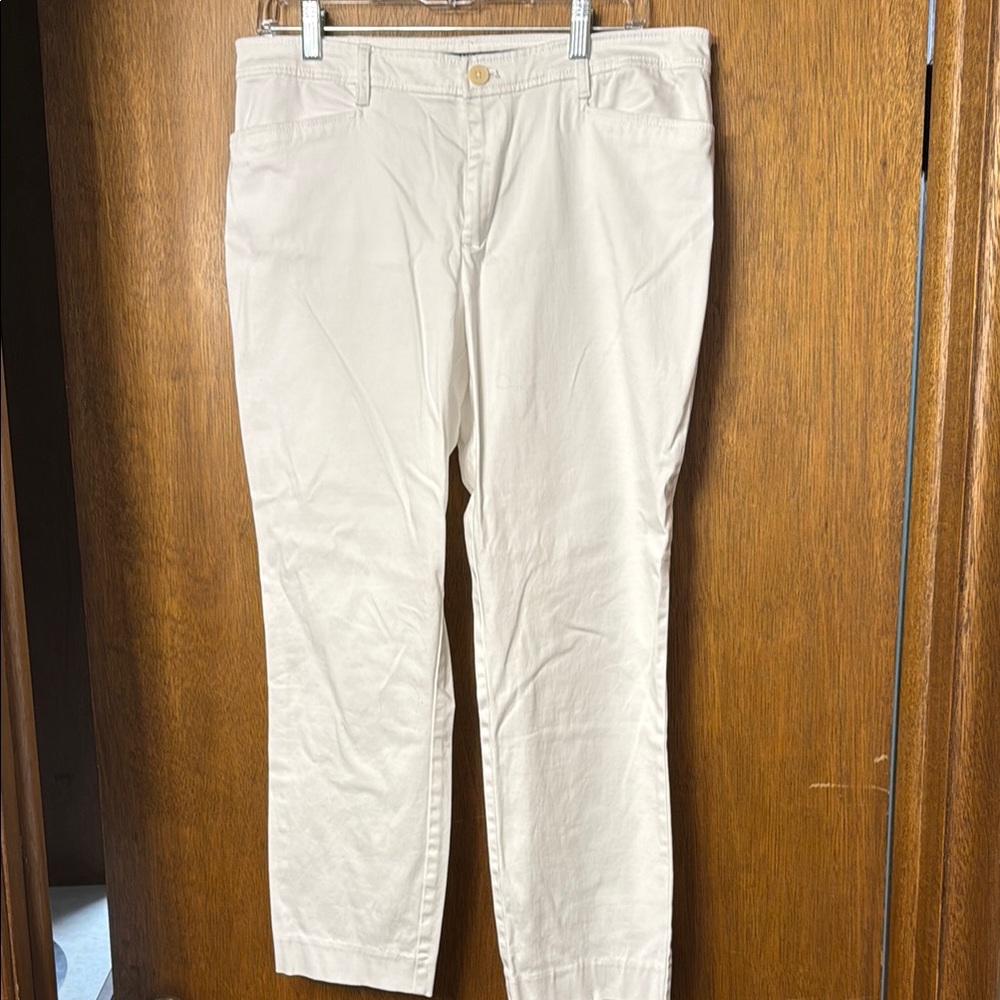 Lauren Ralph Lauren White Capris with Timeless Elegance